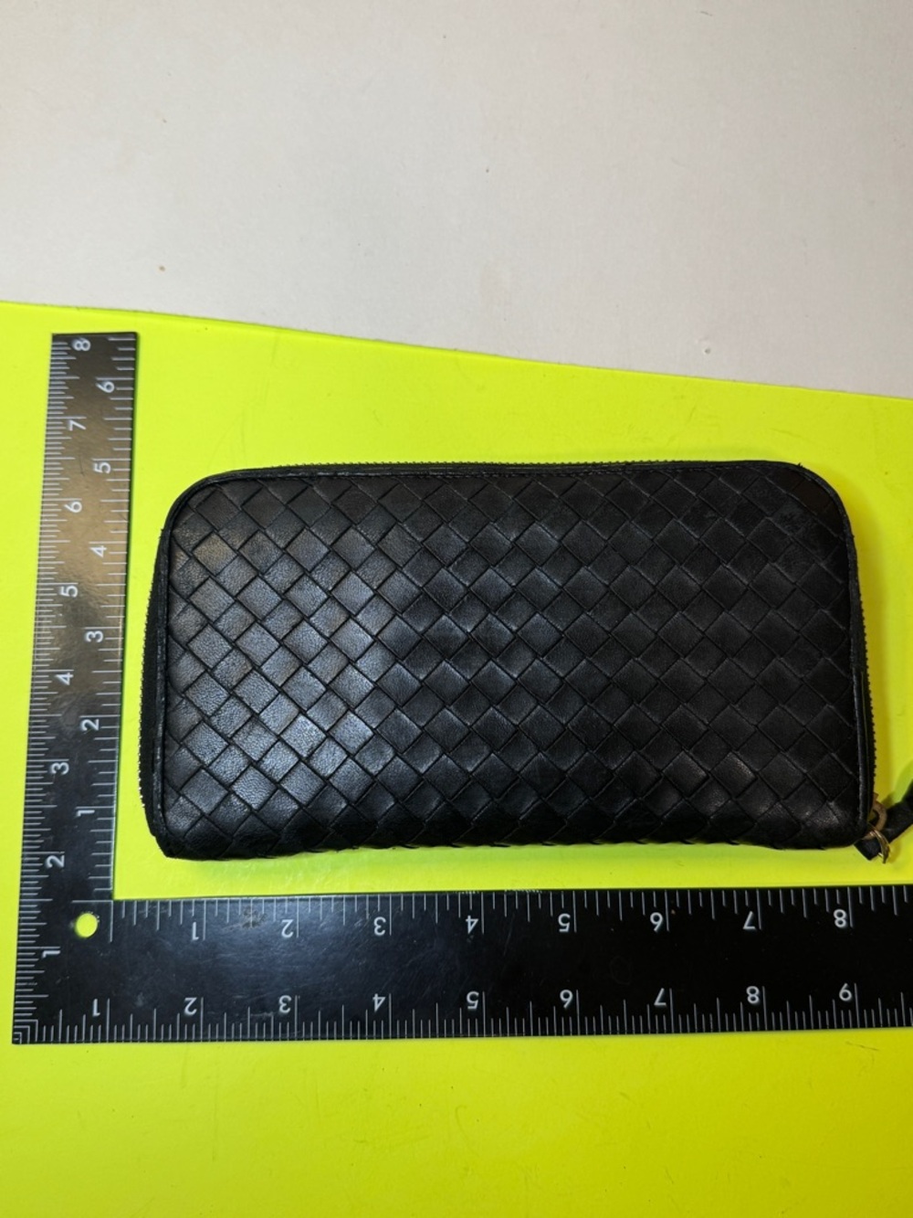 Bottega Veneta Black Leather Zip Wallet with Interior Card Slots - Picture 3 of 12